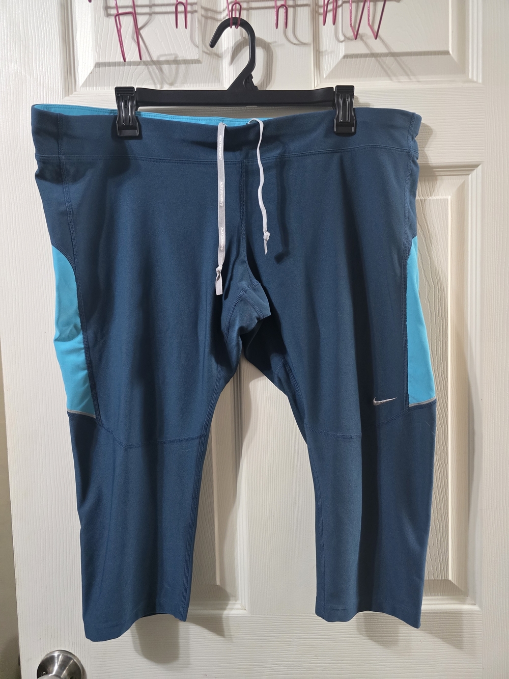 Nike Teal & Aqua Athletic Cropped Leggings